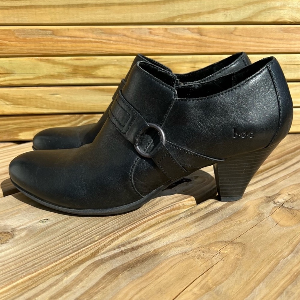 - B.O.C. Sz 10 Black Leather Heeled Loafers! LIKE NEW!